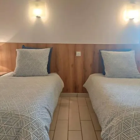 De France La Marmotte Disposant D Un De Type 2 De 30m2 Et D Un Second Type 3 De 58m2 Proche Du D'aiguebelette Entiers Separes Avec Terrasses Privatives *